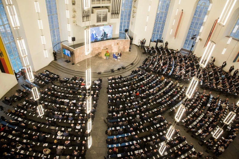 8. Deutsches Wirtschaftsforum: Top-Dialog in der Paulskirche